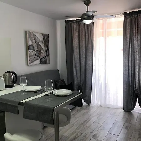 Apartment Coqueto Apartamento Con Piscina